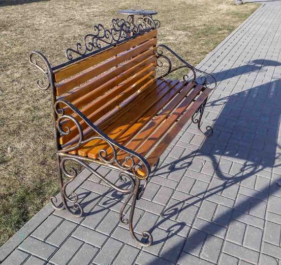 Кованая скамейка