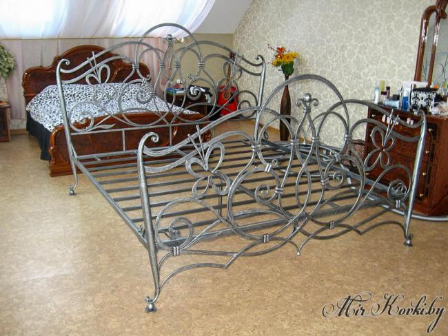 Кованая кровать